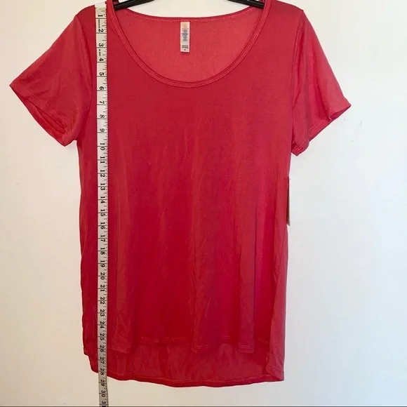Lularoe Classic T Size: Medium High Low Short Sleeve T-Shirt (NEW WITH TAGS) - Picture 3 of 8